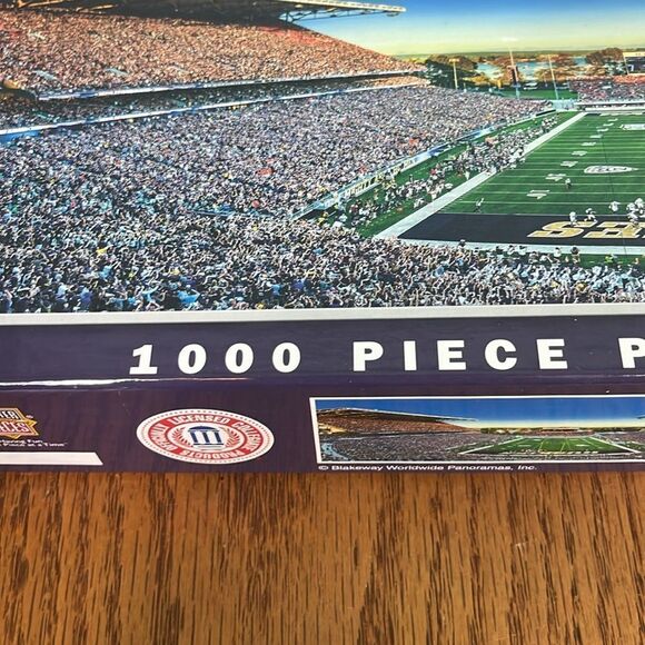 University of Washington, Husky Stadium, Seattle Washington 1000 piece puzzle - Picture 3 of 7